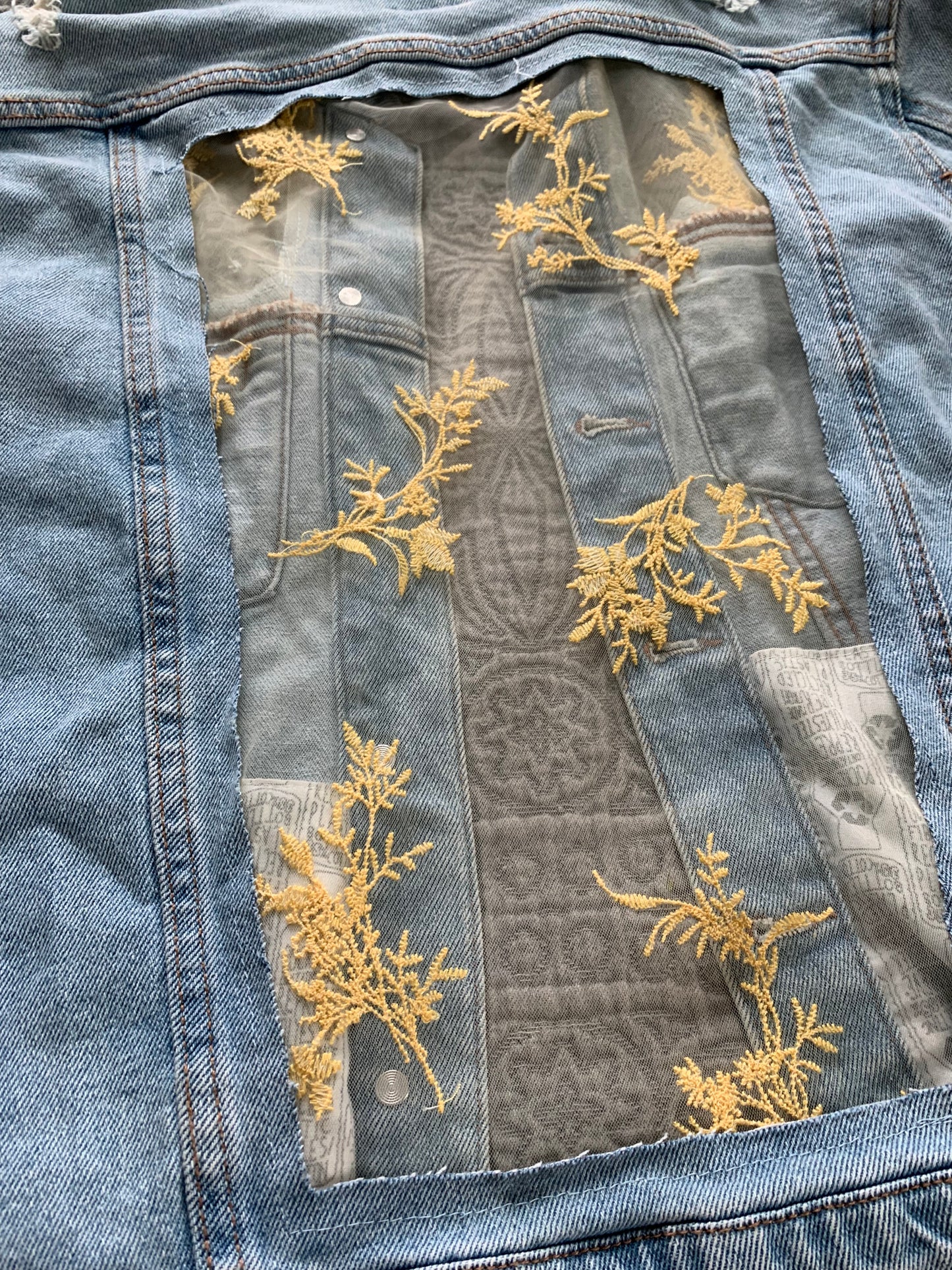 Distressed Denim Yellow Vines [M]