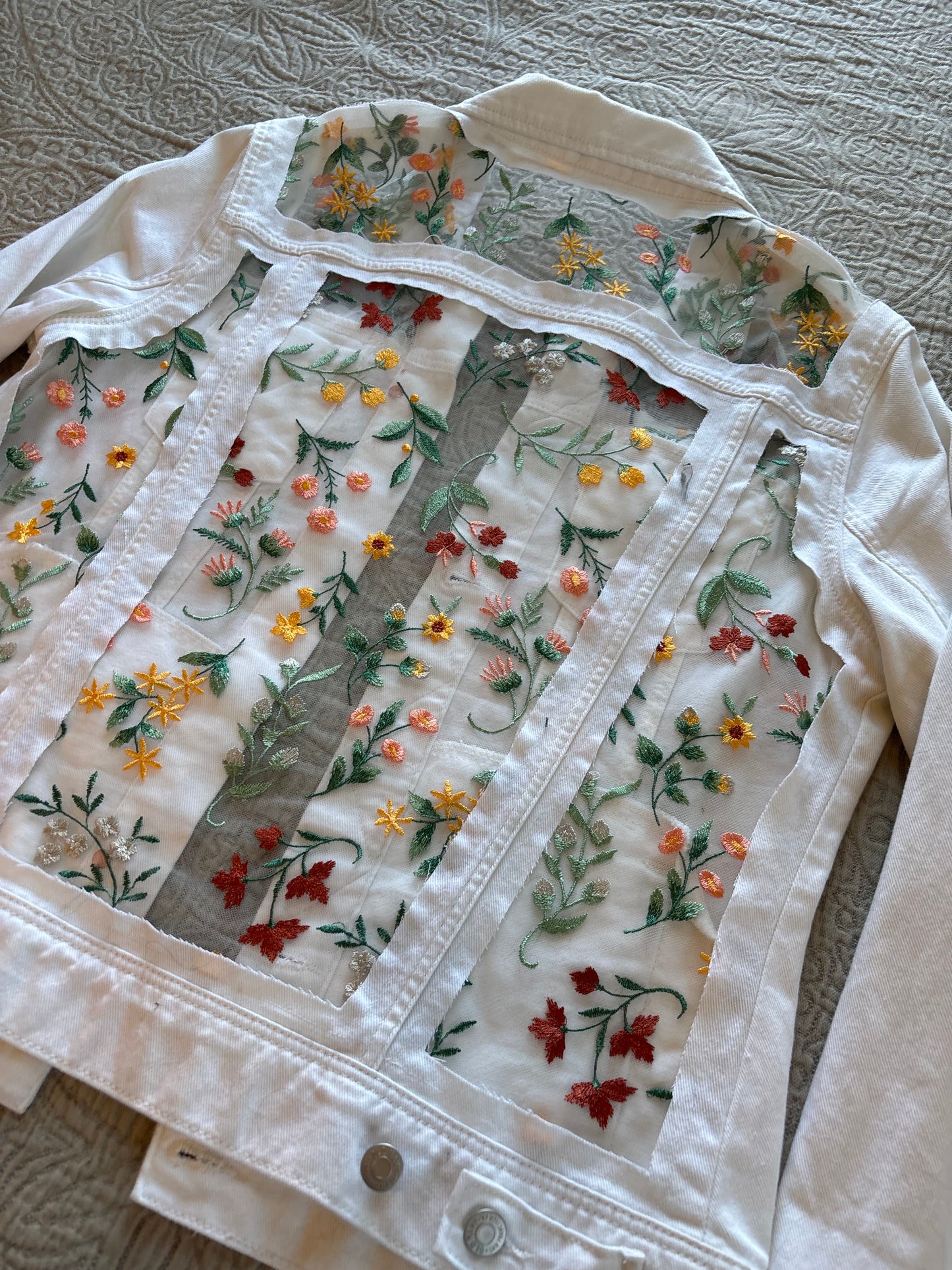 Fall Wildflowers White Denim Jacket [XL]