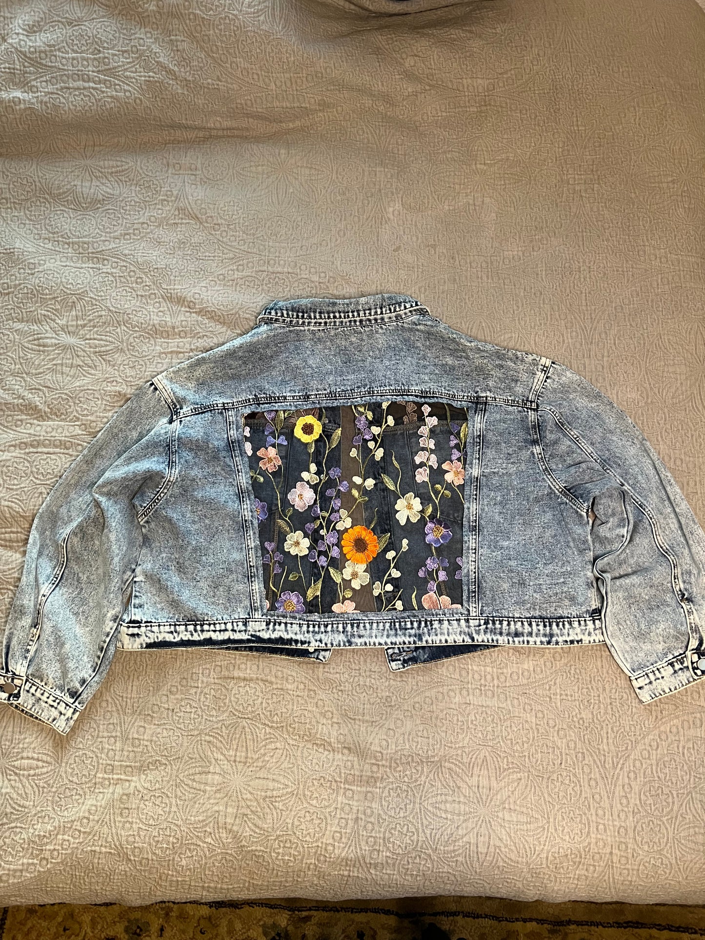 Acid Wash Cropped Denim Wildflowers Jacket [4X]