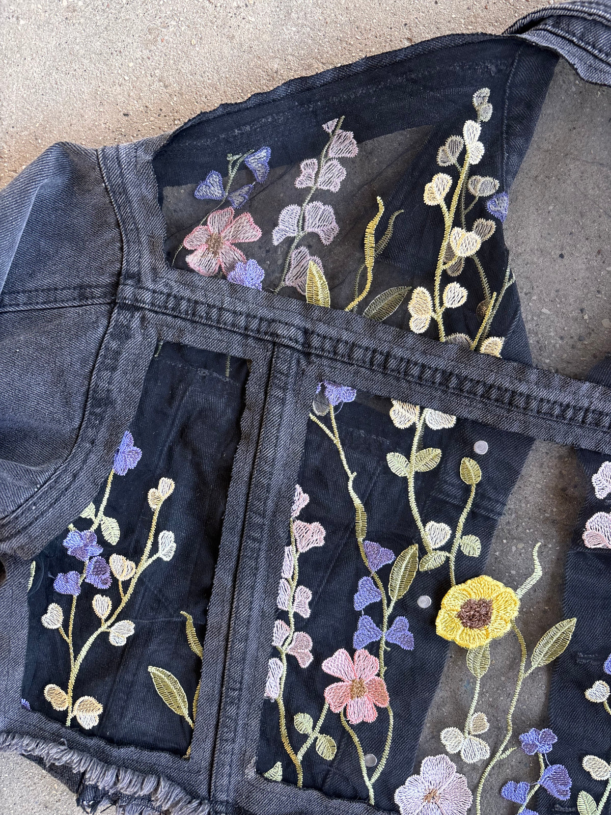 Cropped Black Denim Floral Jacket [XL]