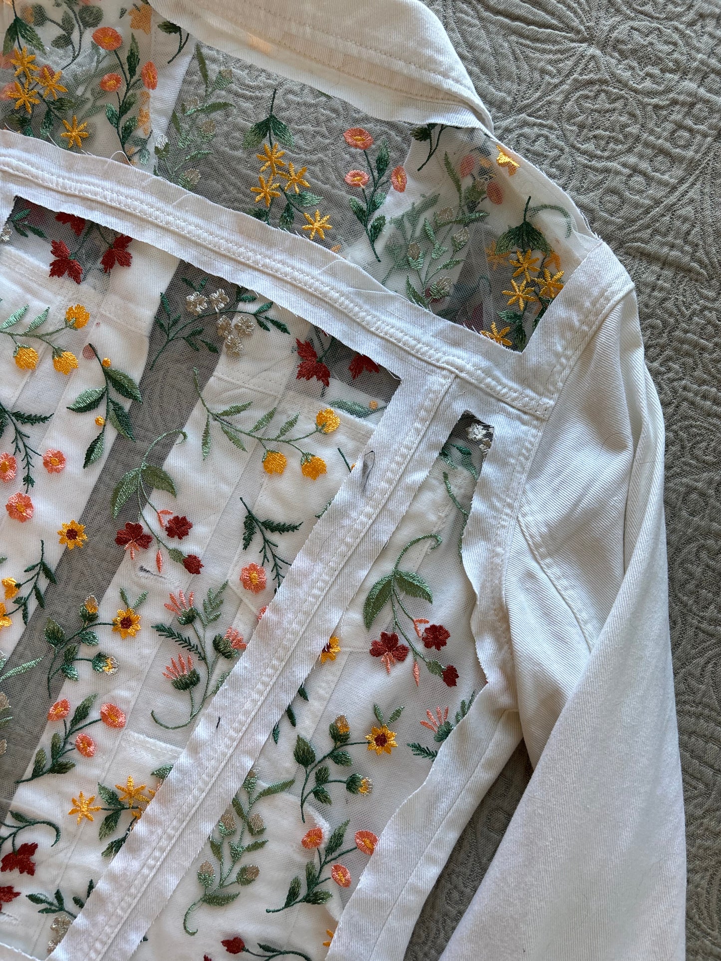 Fall Wildflowers White Denim Jacket [XL]