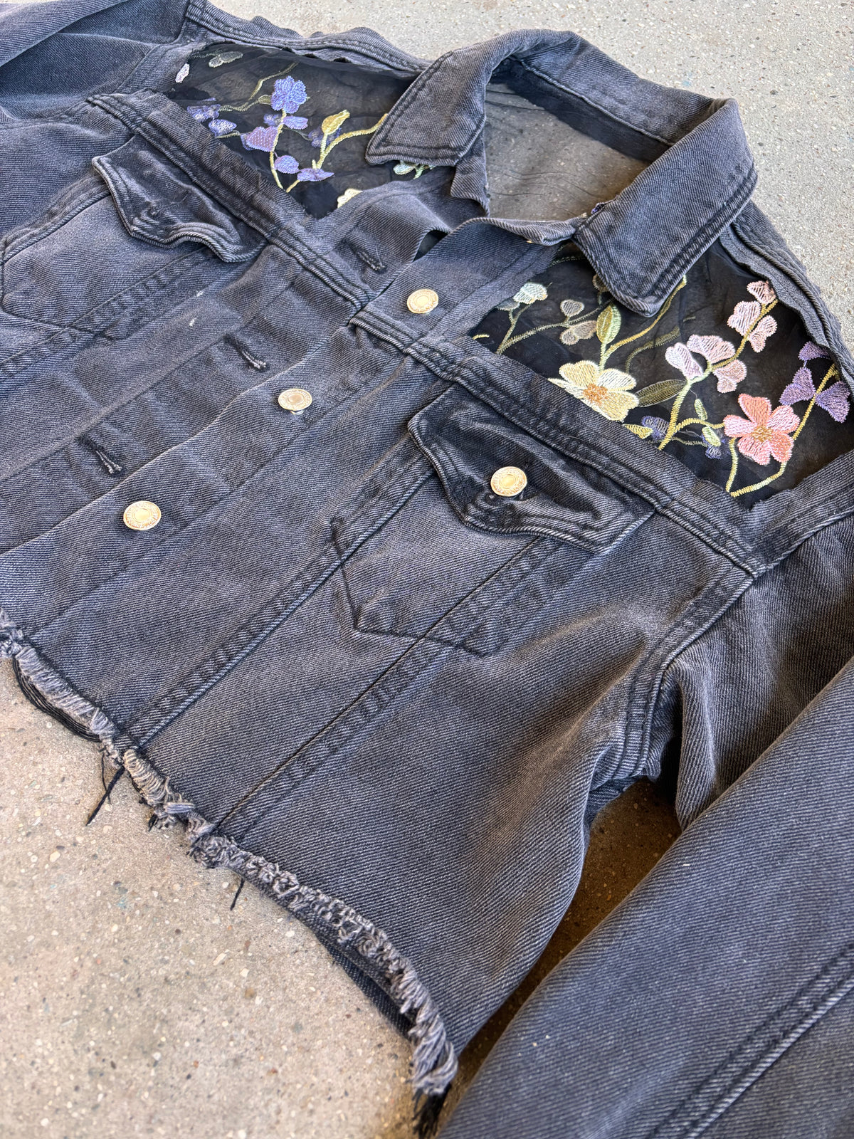 Cropped Black Denim Floral Jacket [XL]