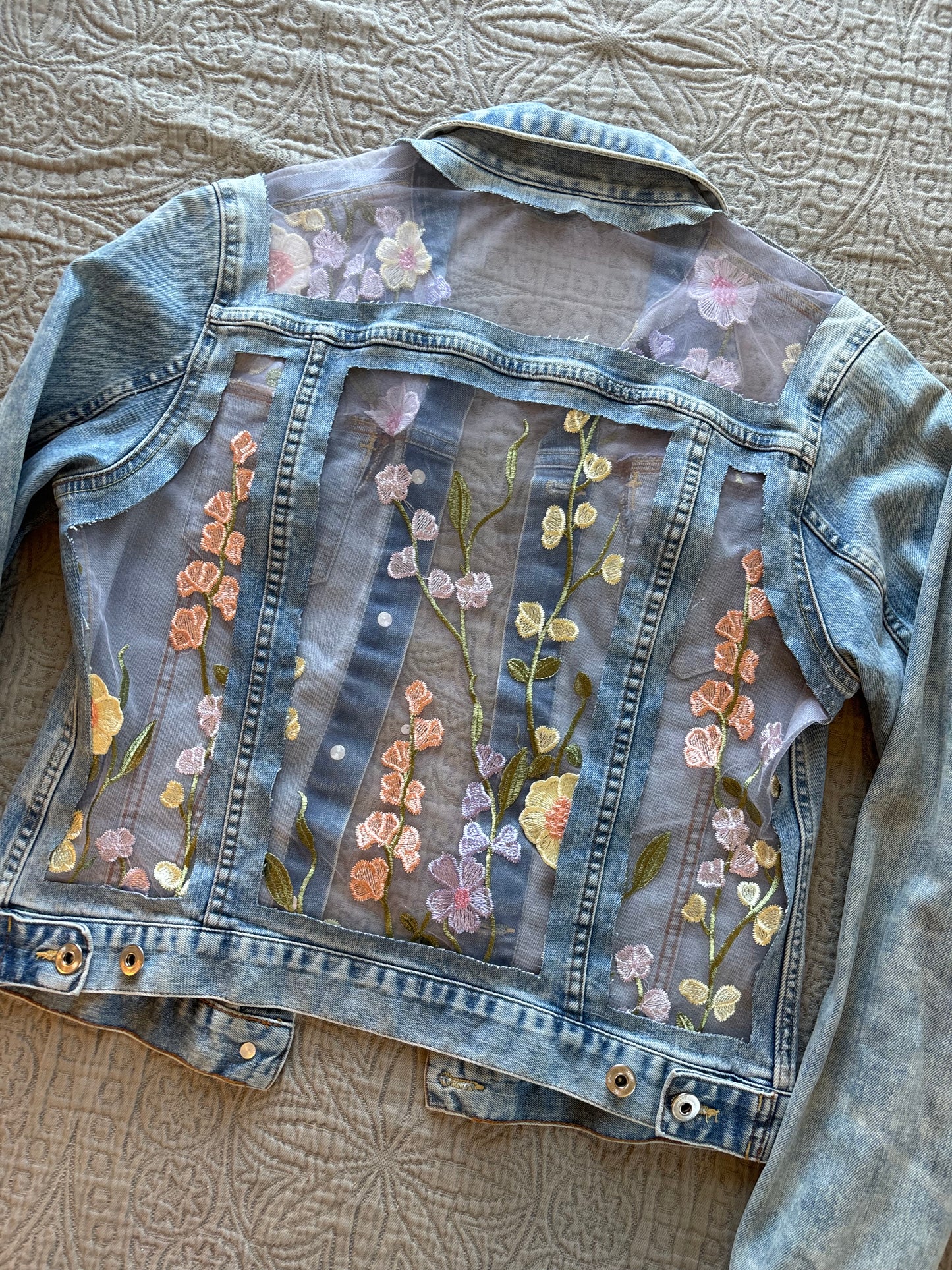 Purple Flowers Acid-Wash Denim Jacket [S]