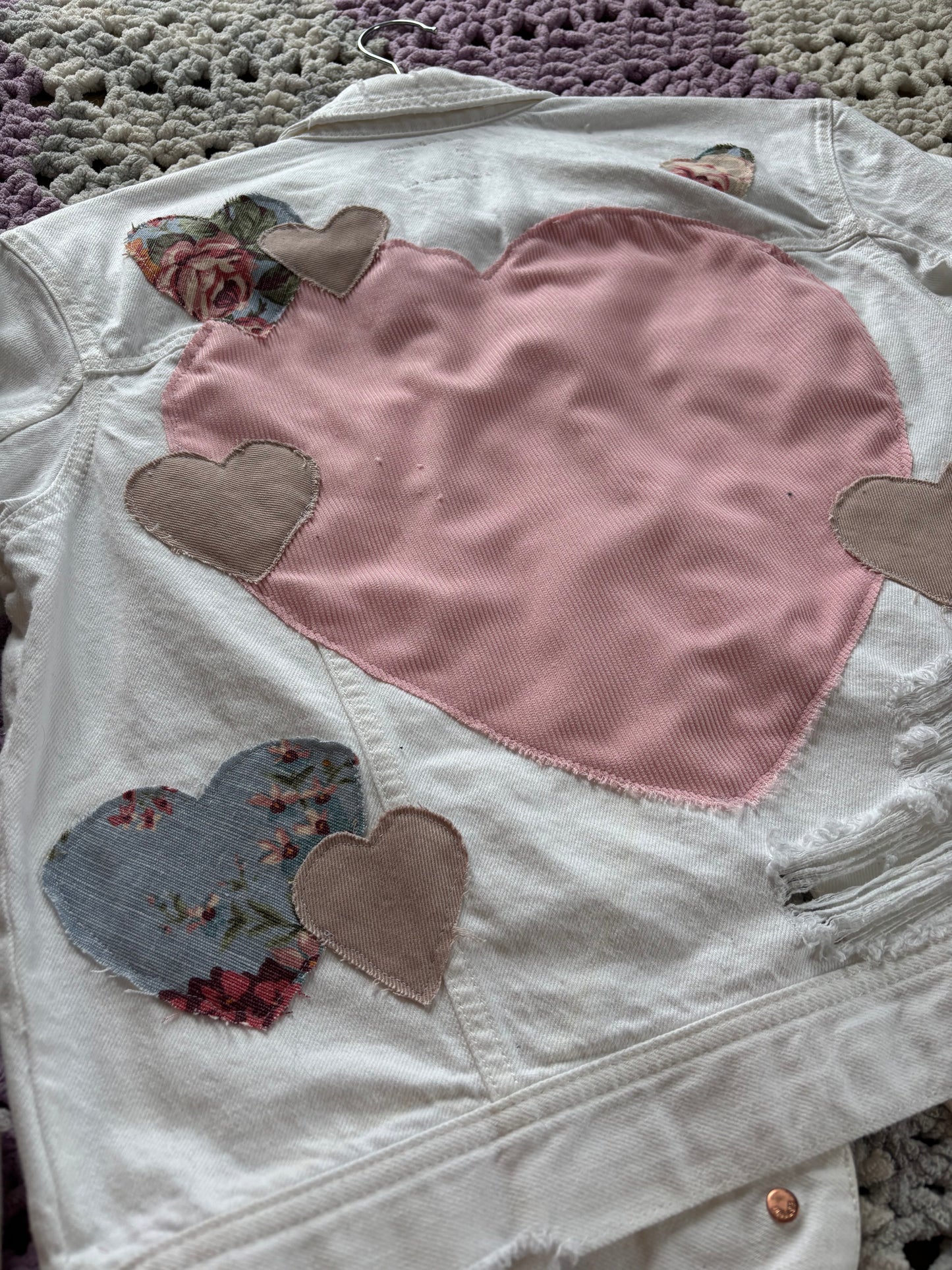 Distressed White Denim Hearts Jacket [L]