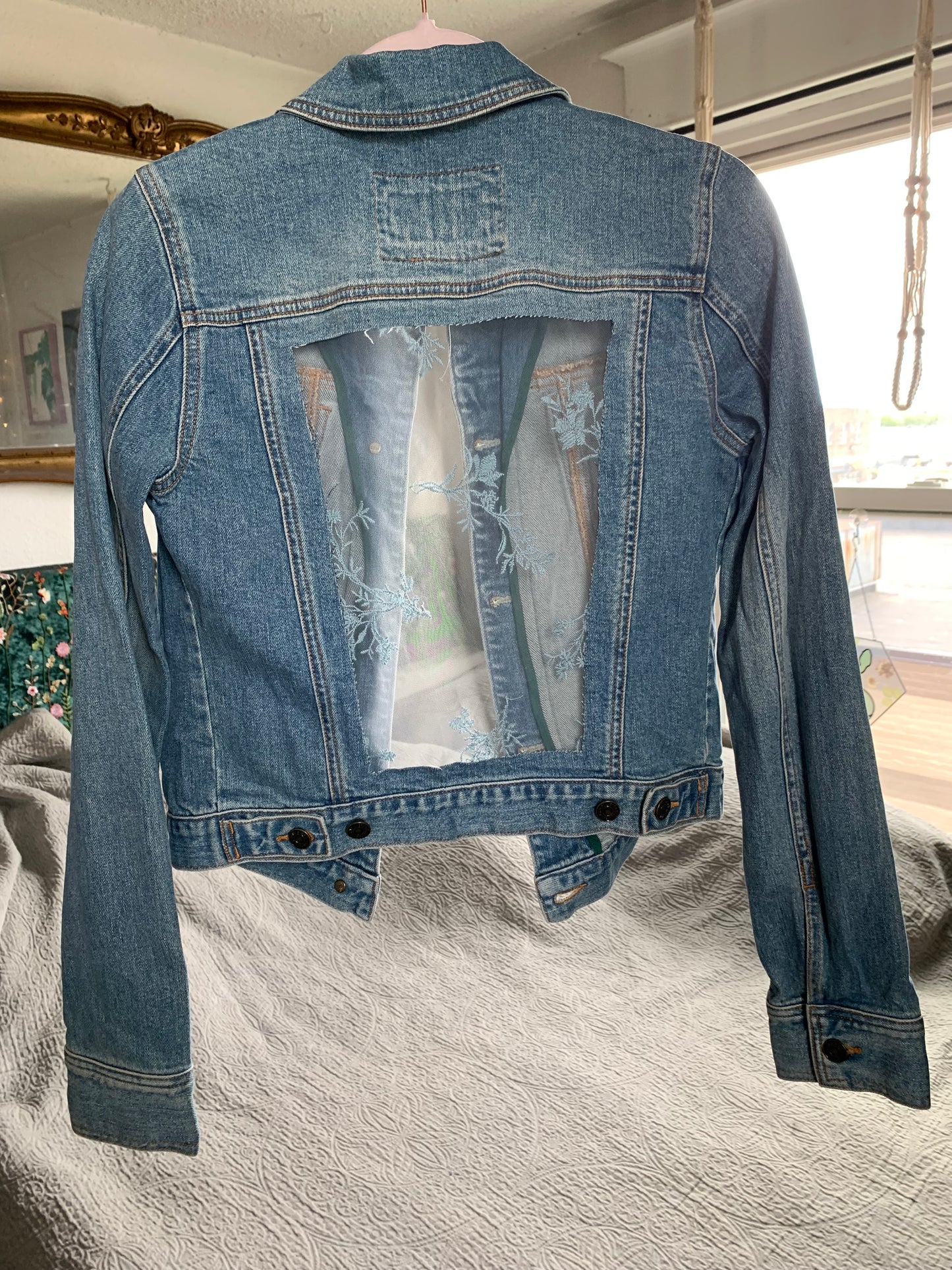 Light Wash Blue Denim Blue Vines [M]