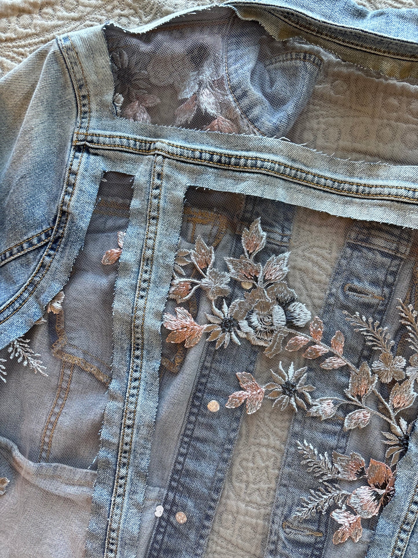 Silver Floral Light-Wash Denim Jacket [XL]