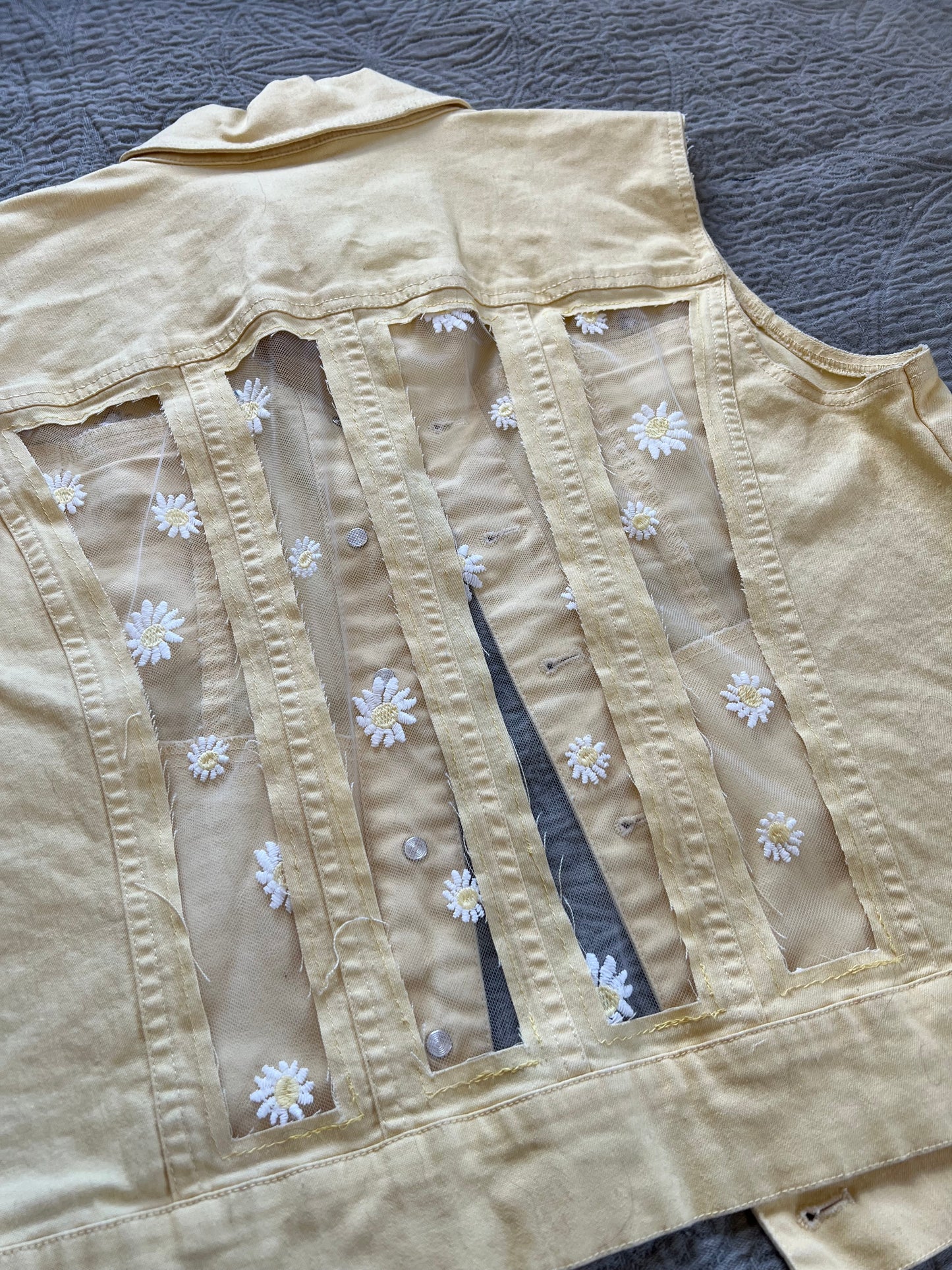 Yellow Denim Daisies Vest [M]