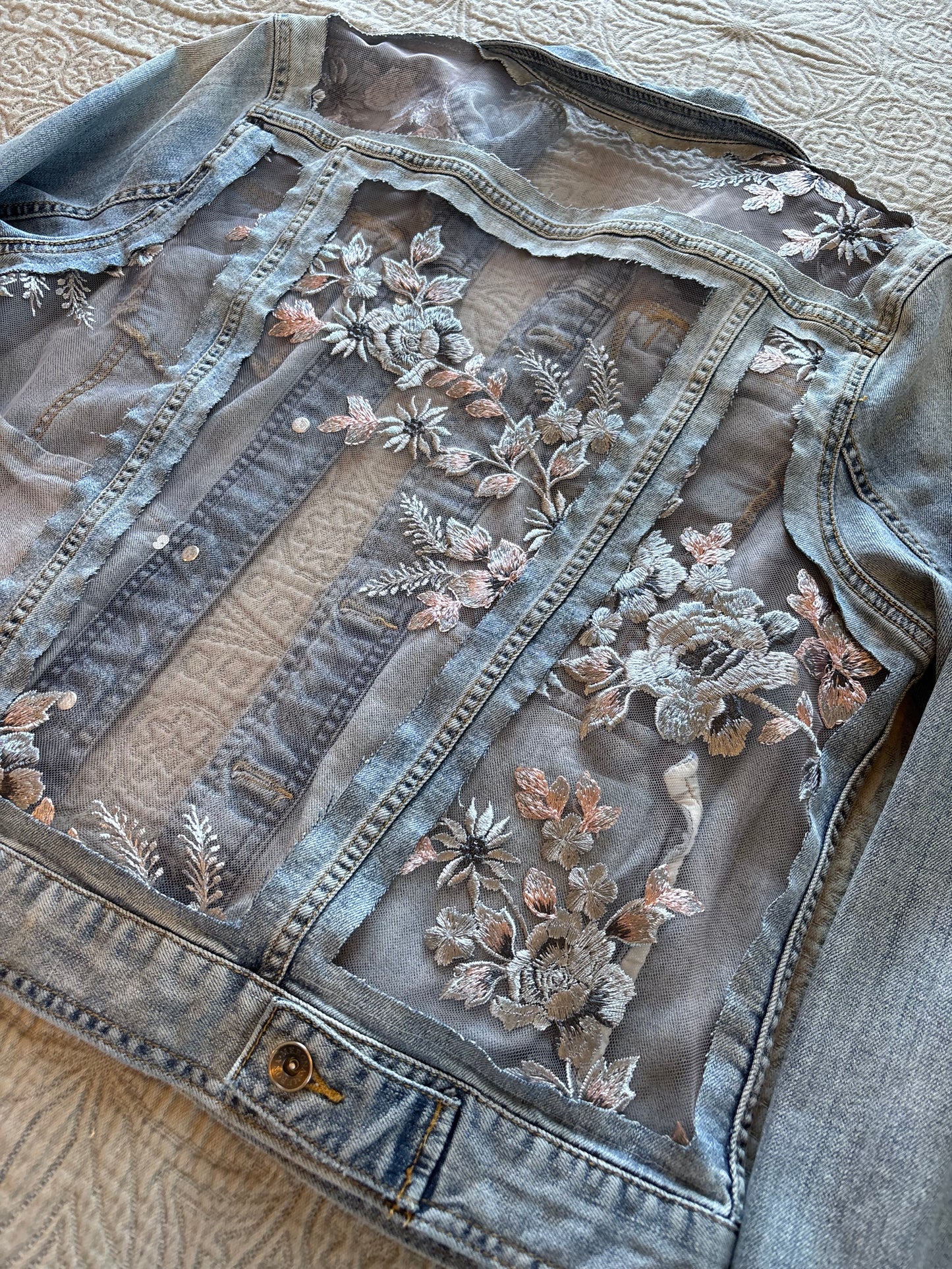 Silver Floral Light-Wash Denim Jacket [XL]