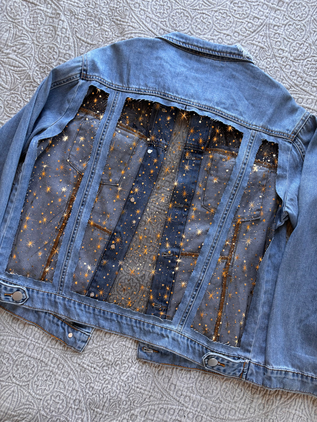 Gold Stars Distressed Denim Jacket [XL]