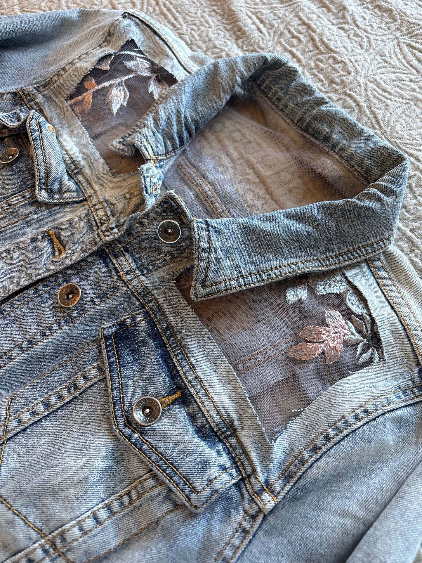 Silver Floral Light-Wash Denim Jacket [XL]