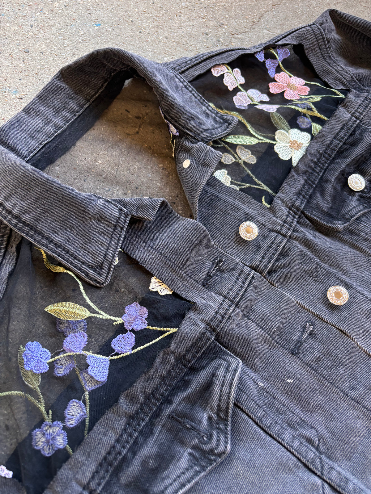 Cropped Black Denim Floral Jacket [XL]