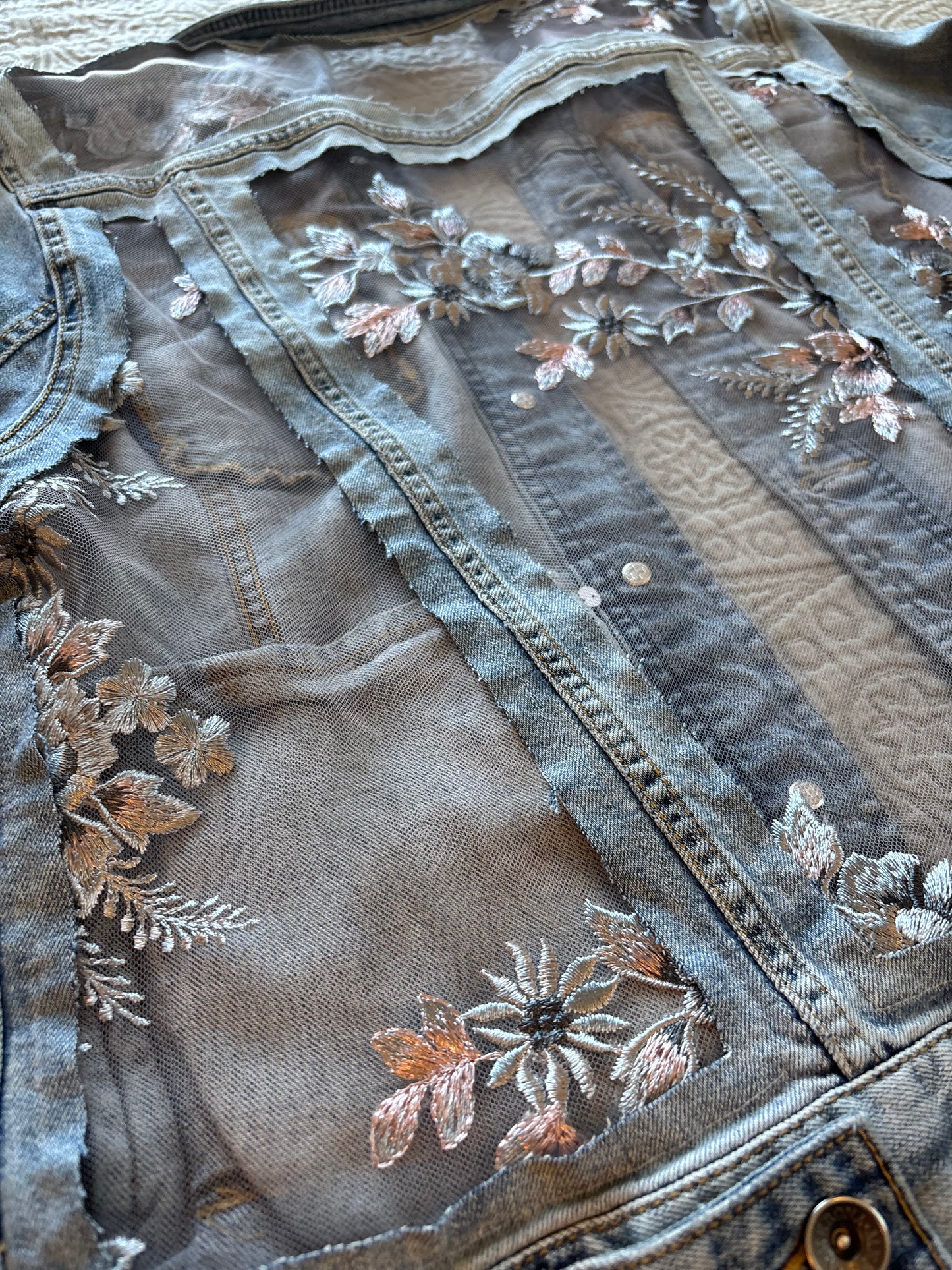 Silver Floral Light-Wash Denim Jacket [XL]
