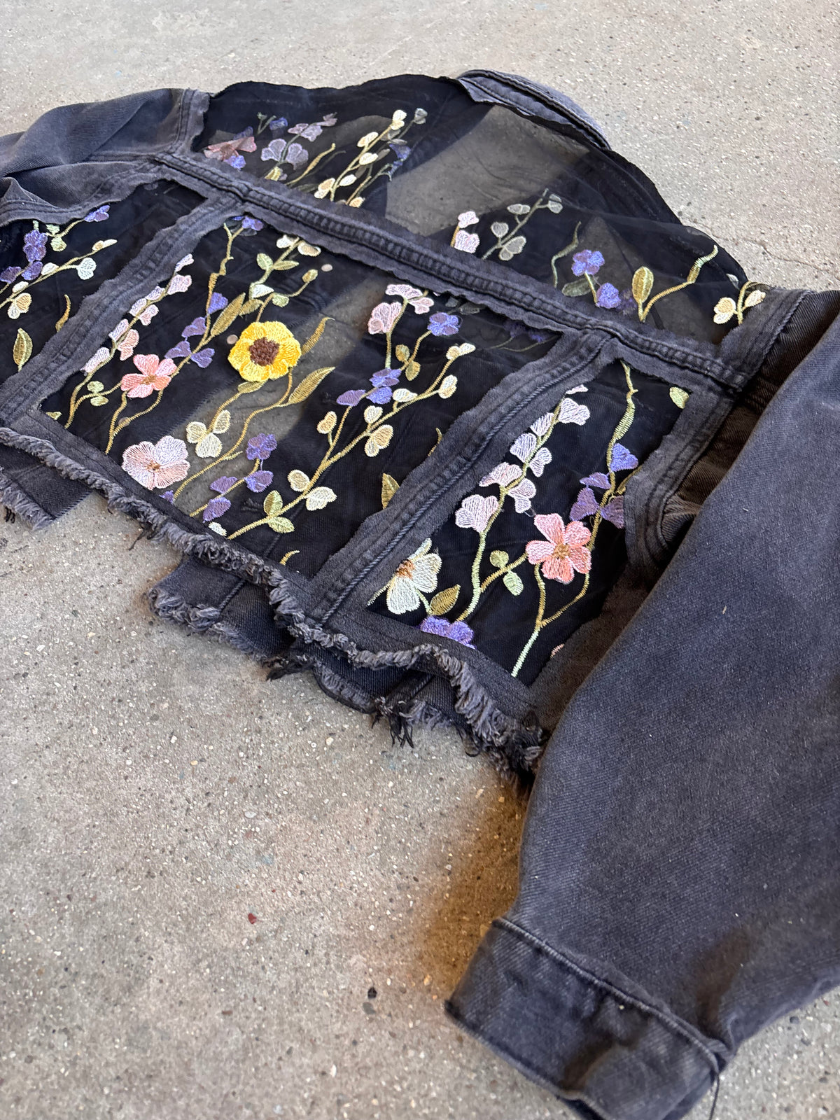 Cropped Black Denim Floral Jacket [XL]