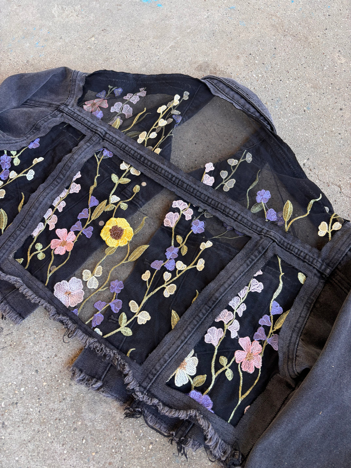 Cropped Black Denim Floral Jacket [XL]