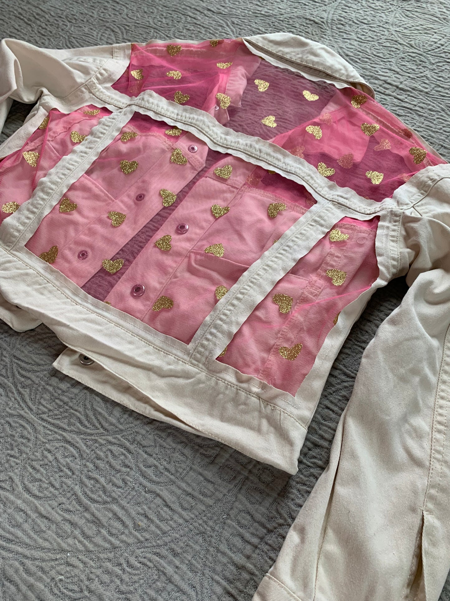 Cropped Cream Denim Gold Glitter Heart Jacket [L]