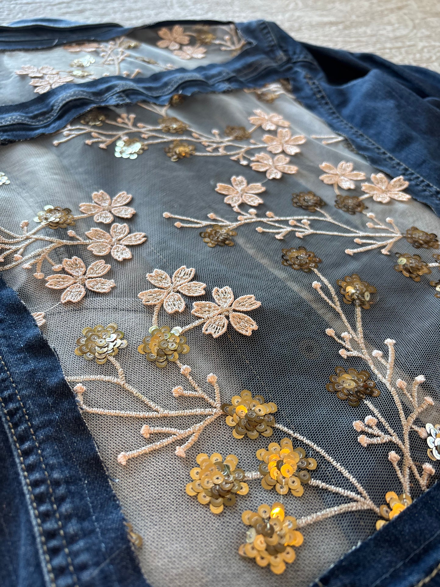 Tan Vines Dark-Wash Denim Jacket [L]
