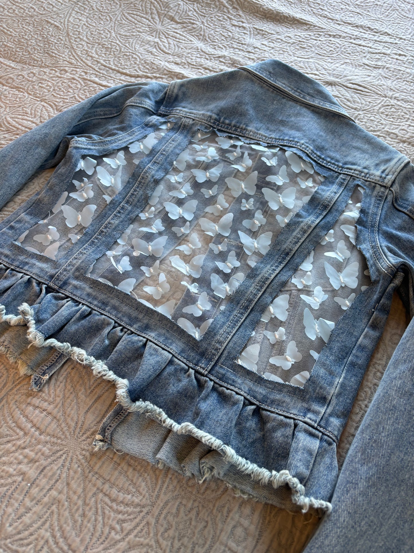 Blue Butterflies Light-Wash Denim Jacket [M]