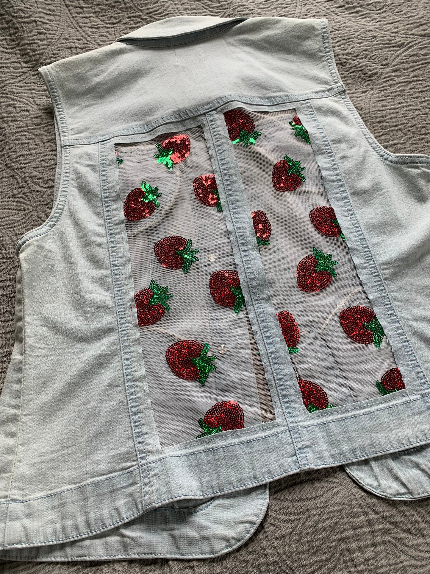 Light Wash Denim Strawberries Vest [L]