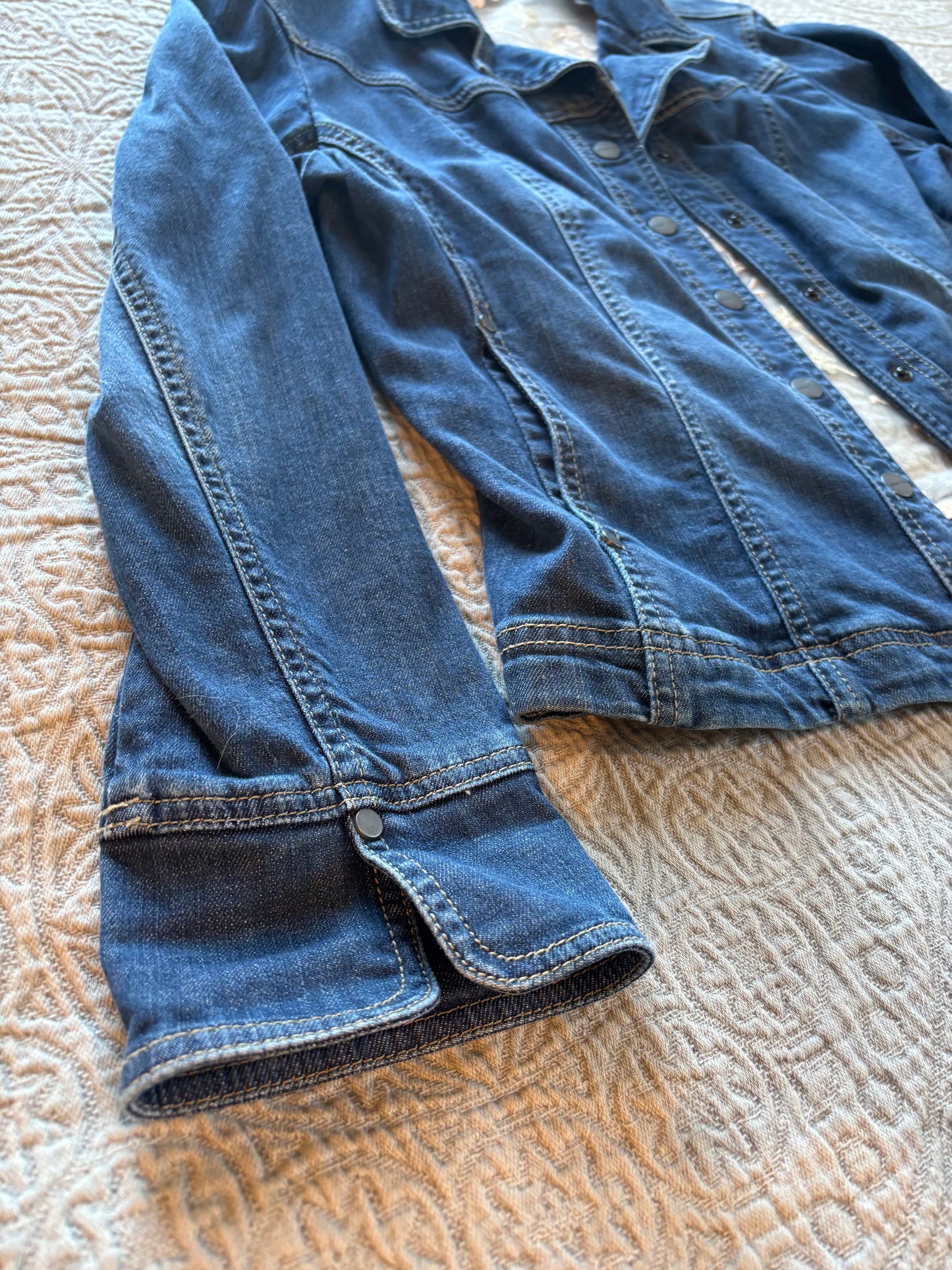 Tan Vines Dark-Wash Denim Jacket [L]