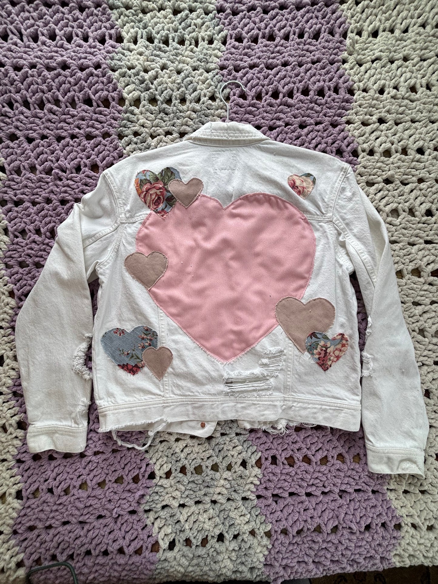 Distressed White Denim Hearts Jacket [L]