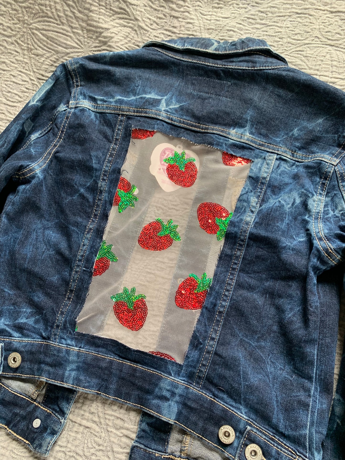 Acid Washed Denim Strawberries [M]