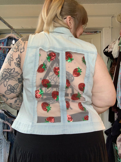 Light Wash Denim Strawberries Vest [L]