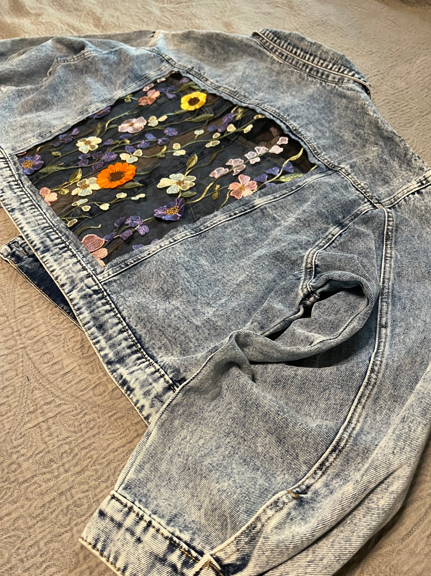 Acid Wash Cropped Denim Wildflowers Jacket [4X]