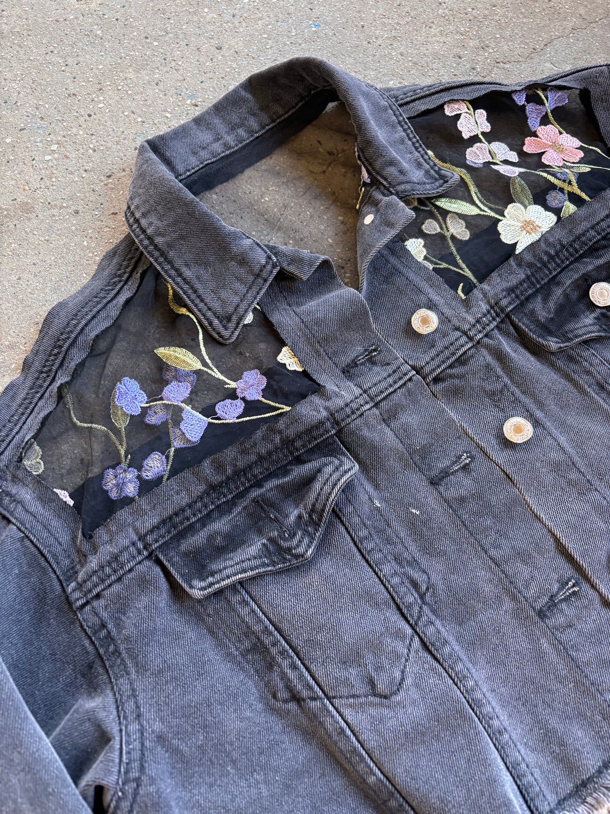 Cropped Black Denim Floral Jacket [XL]