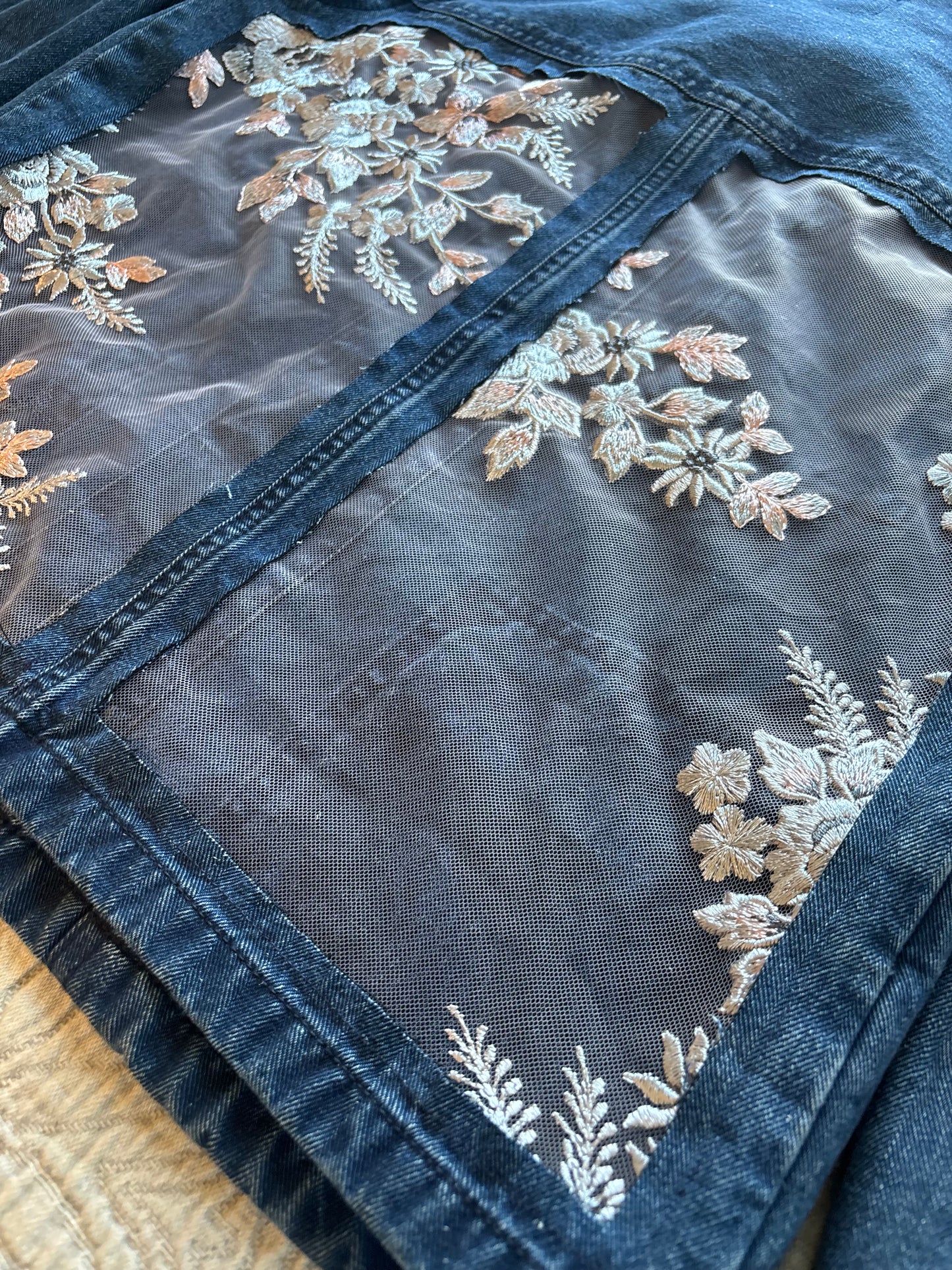 Silver Floral Dark-Wash Denim Jacket [L]