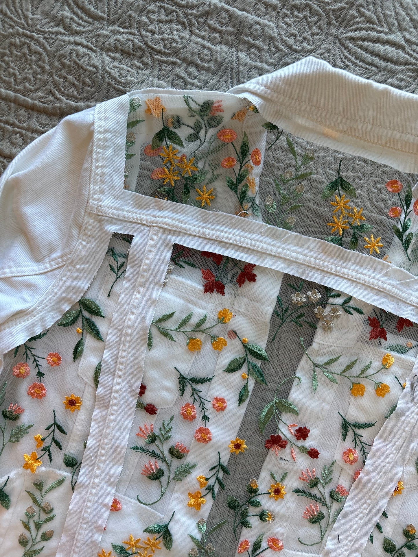 Fall Wildflowers White Denim Jacket [XL]
