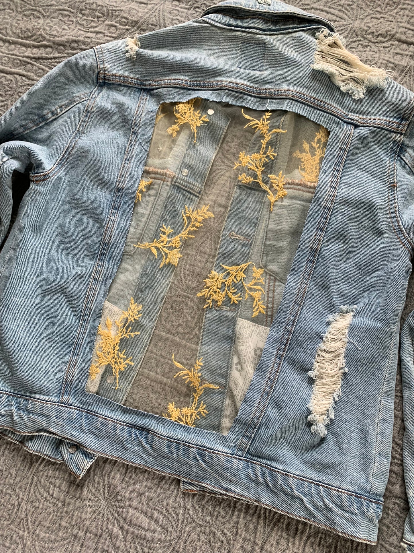 Distressed Denim Yellow Vines [M]