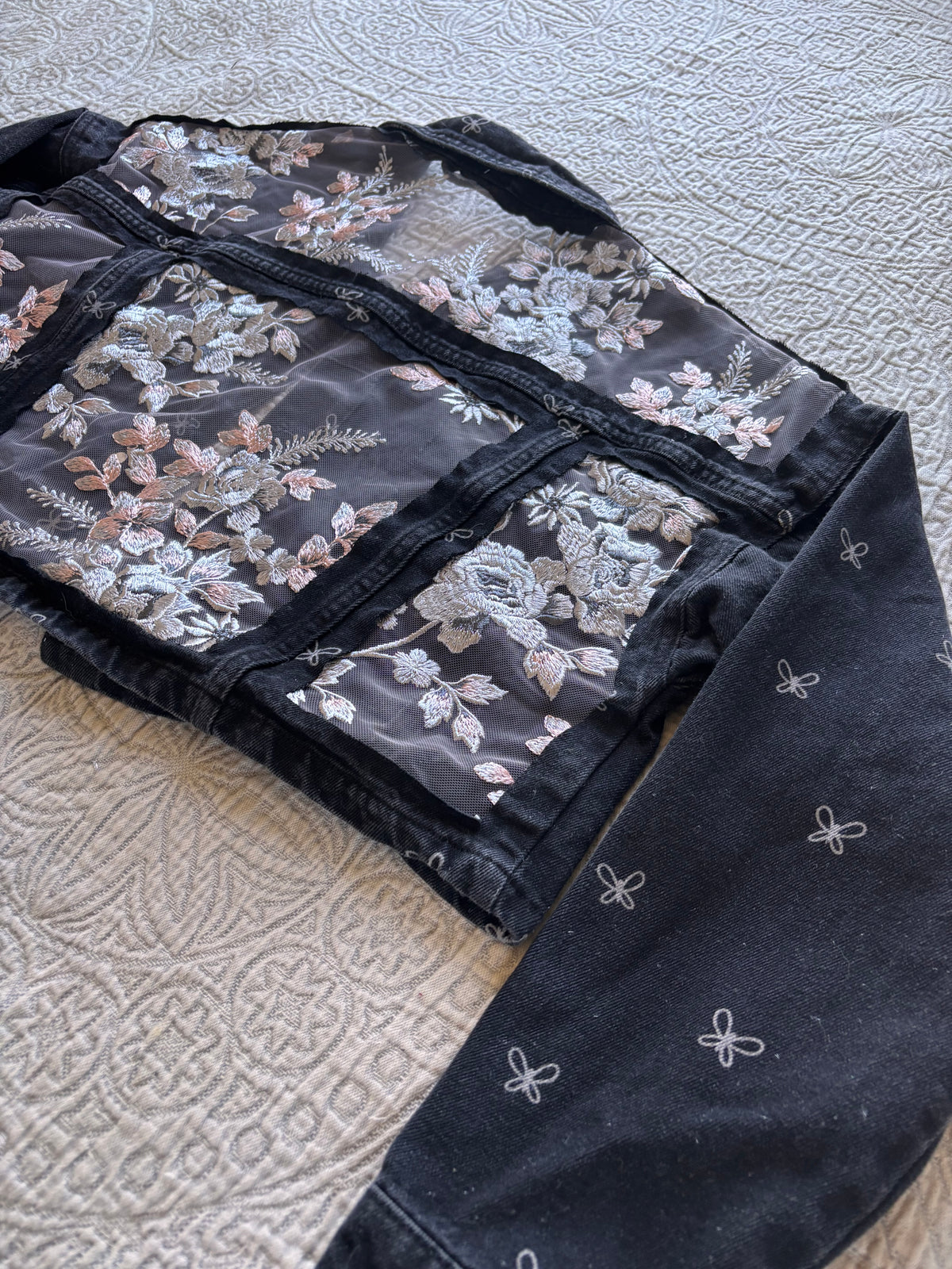 Black Bows and Silver Floral Denim Cropped Jacket [XL]