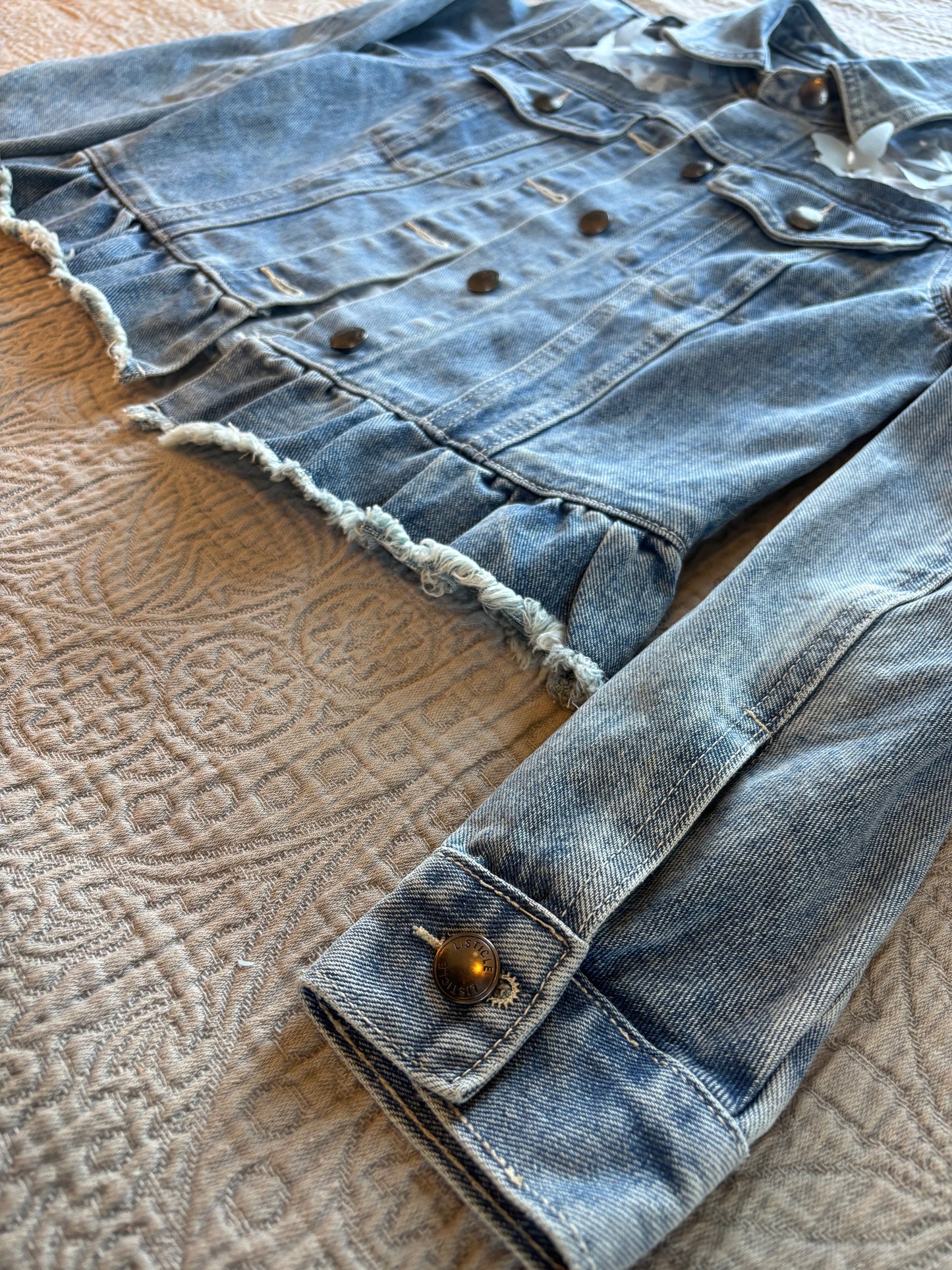 Blue Butterflies Light-Wash Denim Jacket [M]