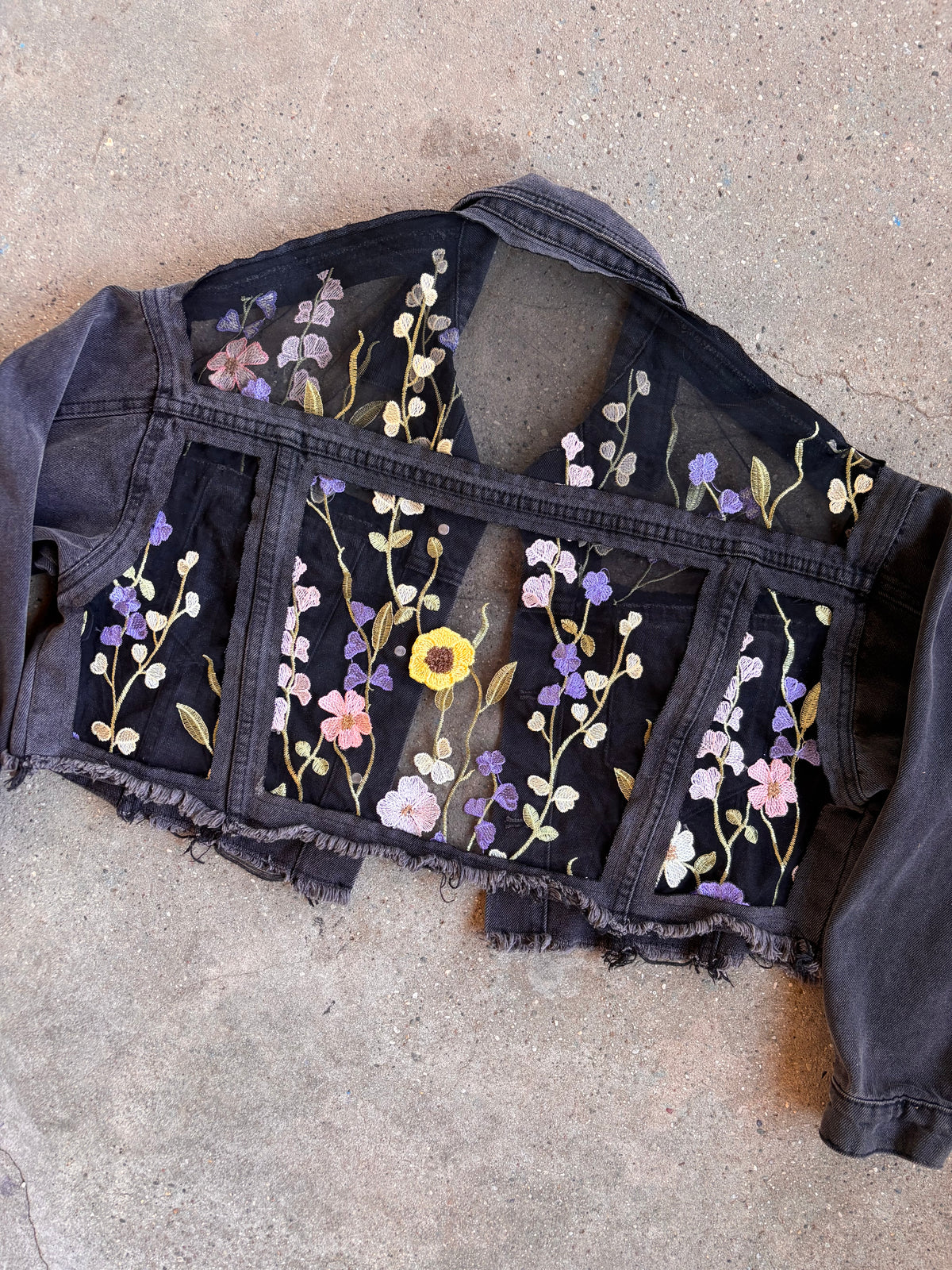 Cropped Black Denim Floral Jacket [XL]
