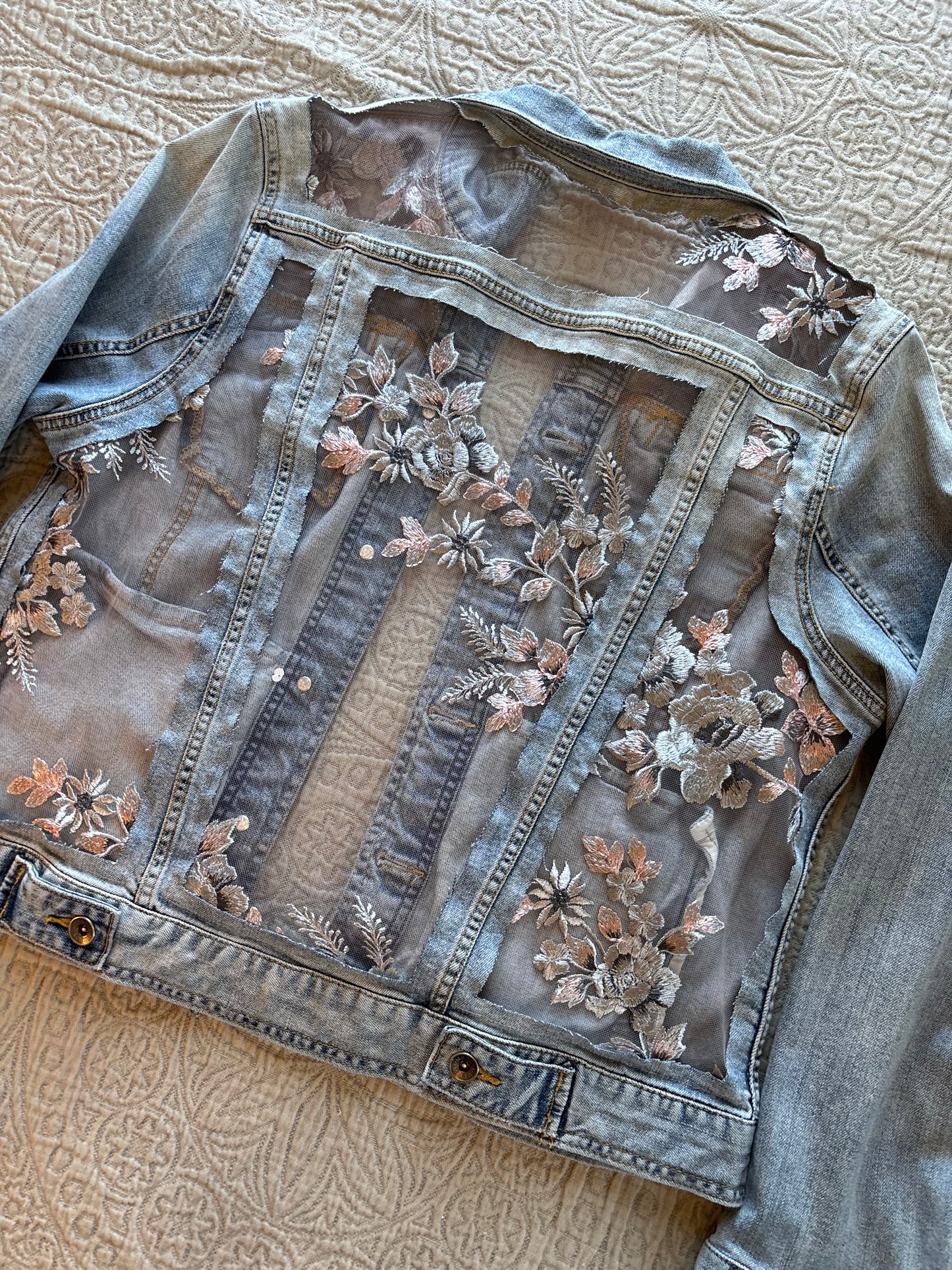 Silver Floral Light-Wash Denim Jacket [XL]