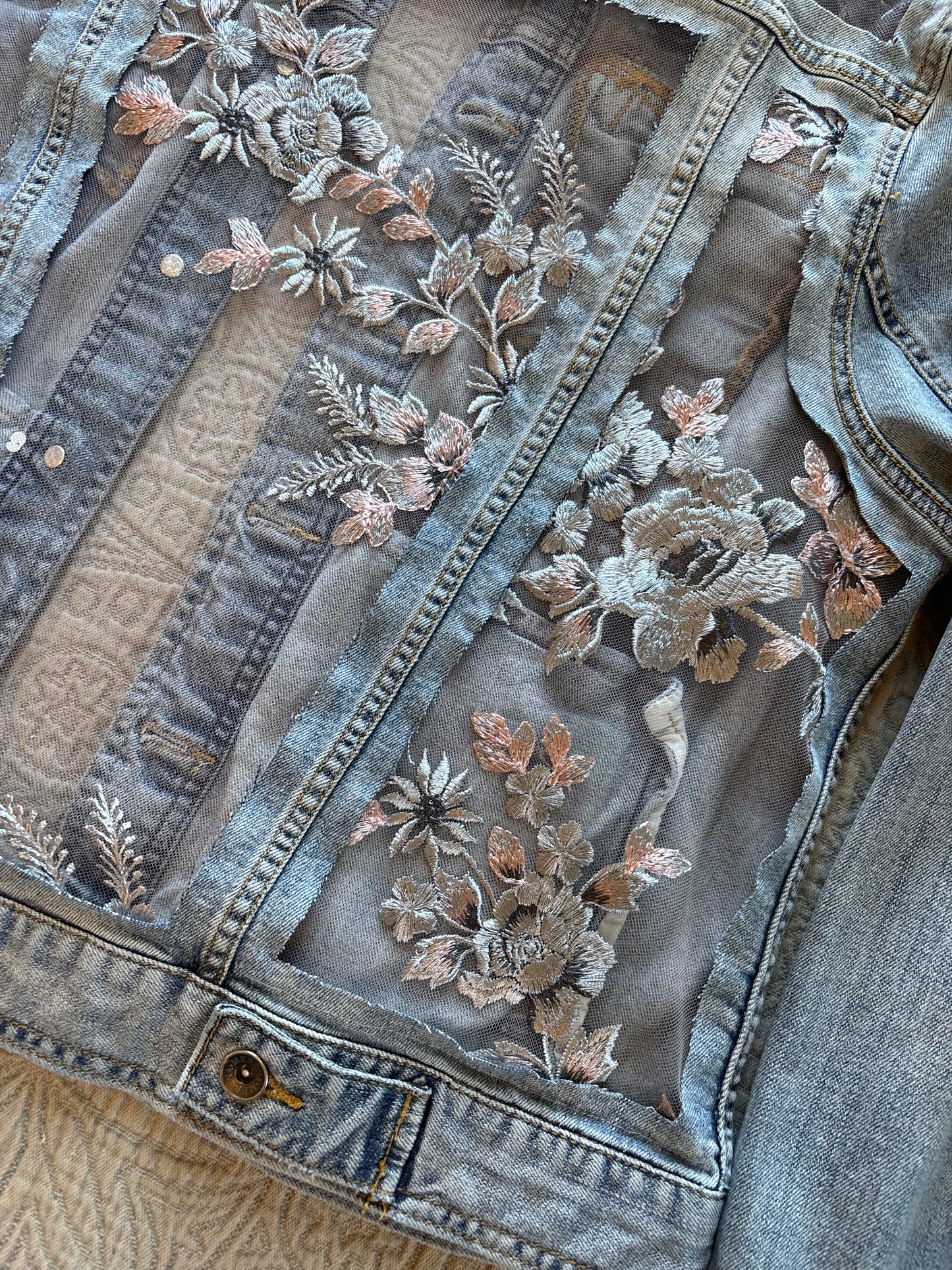 Silver Floral Light-Wash Denim Jacket [XL]