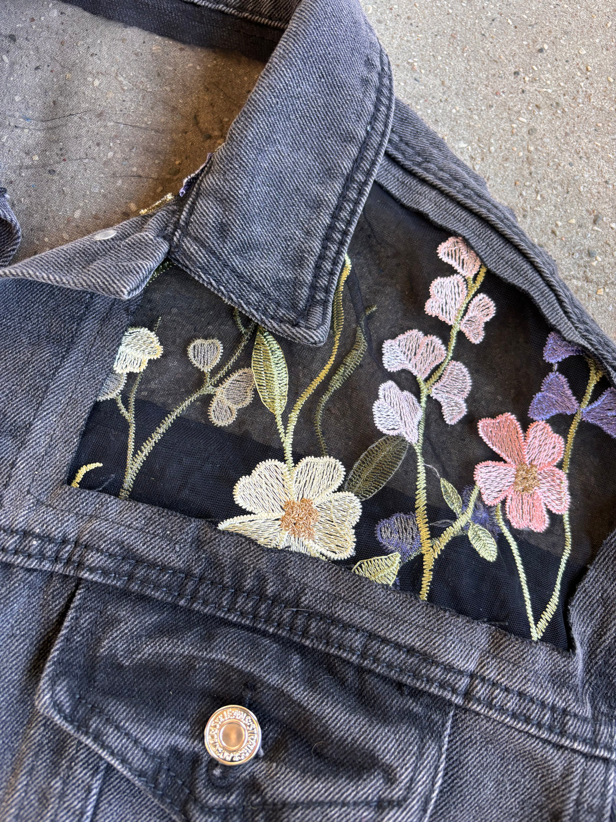 Cropped Black Denim Floral Jacket [XL]