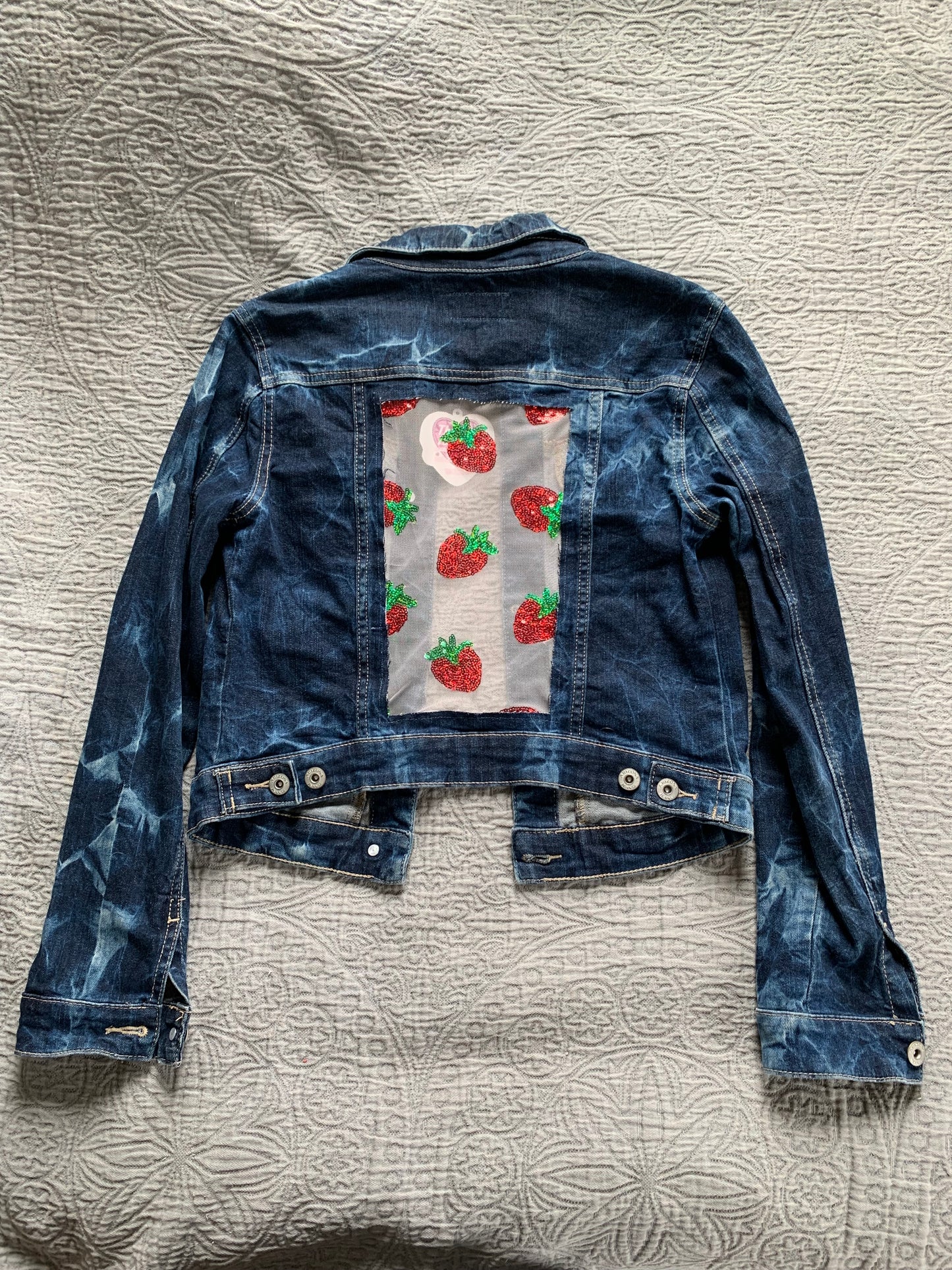 Acid Washed Denim Strawberries [M]