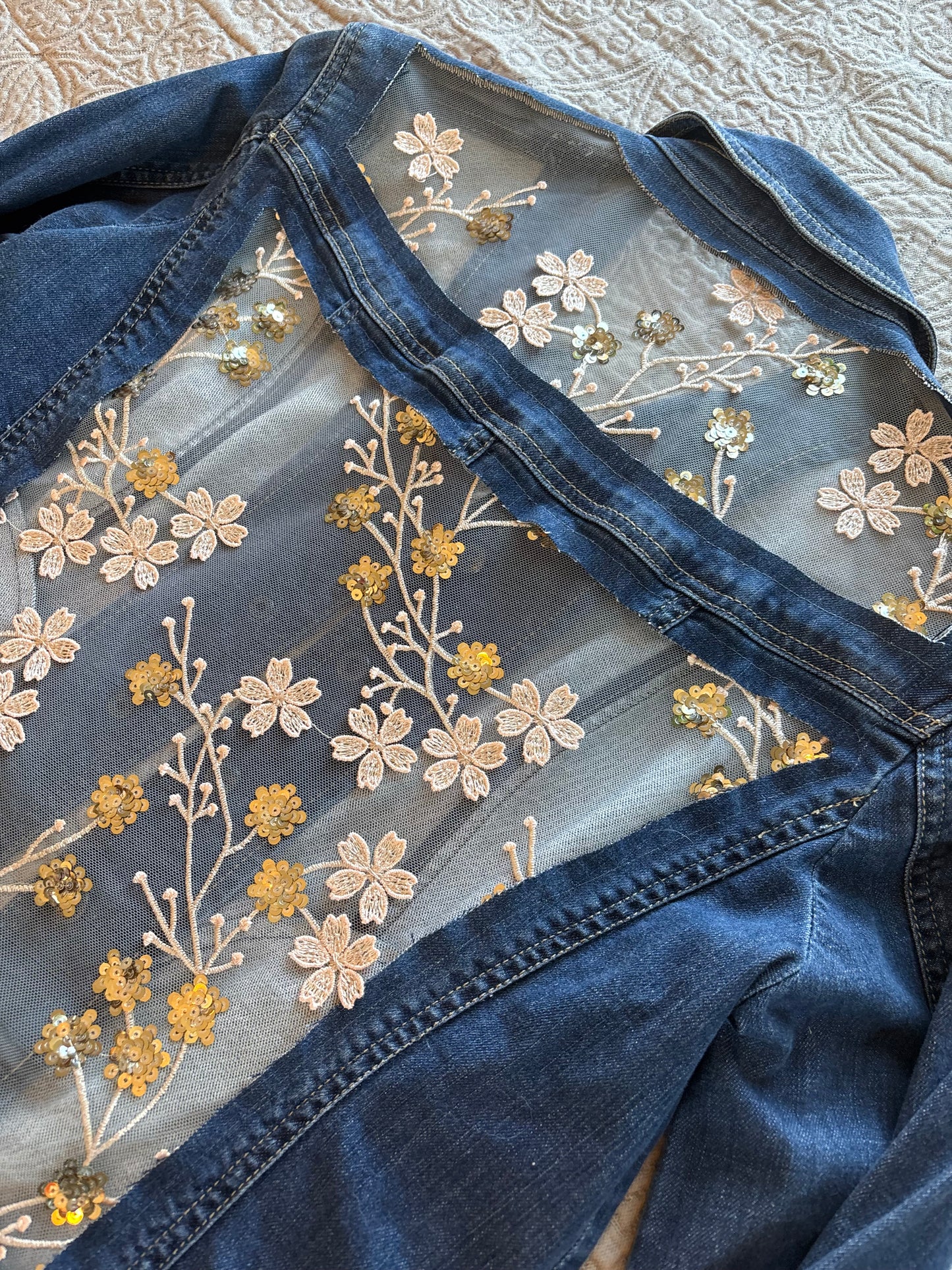 Tan Vines Dark-Wash Denim Jacket [L]