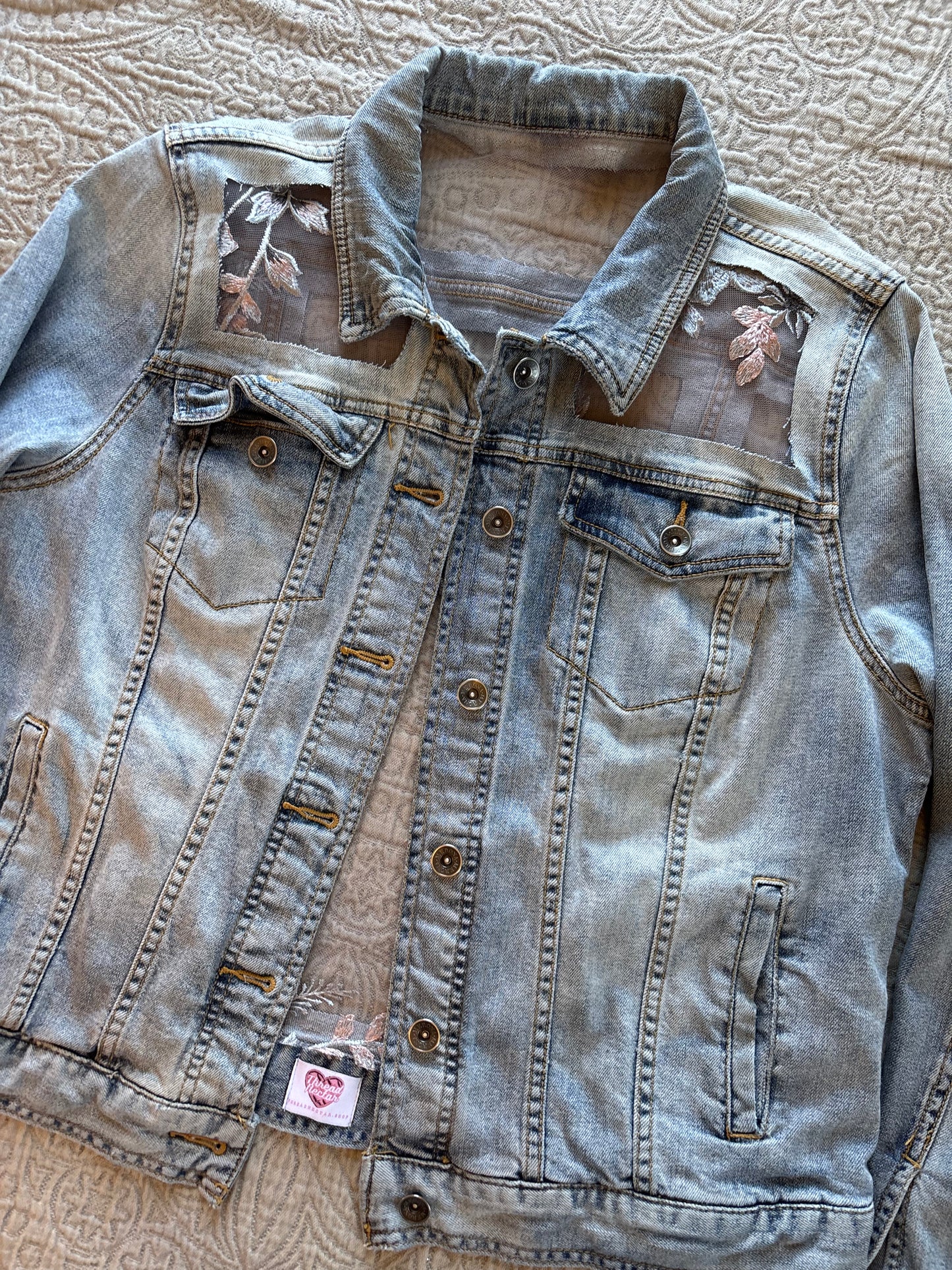 Silver Floral Light-Wash Denim Jacket [XL]