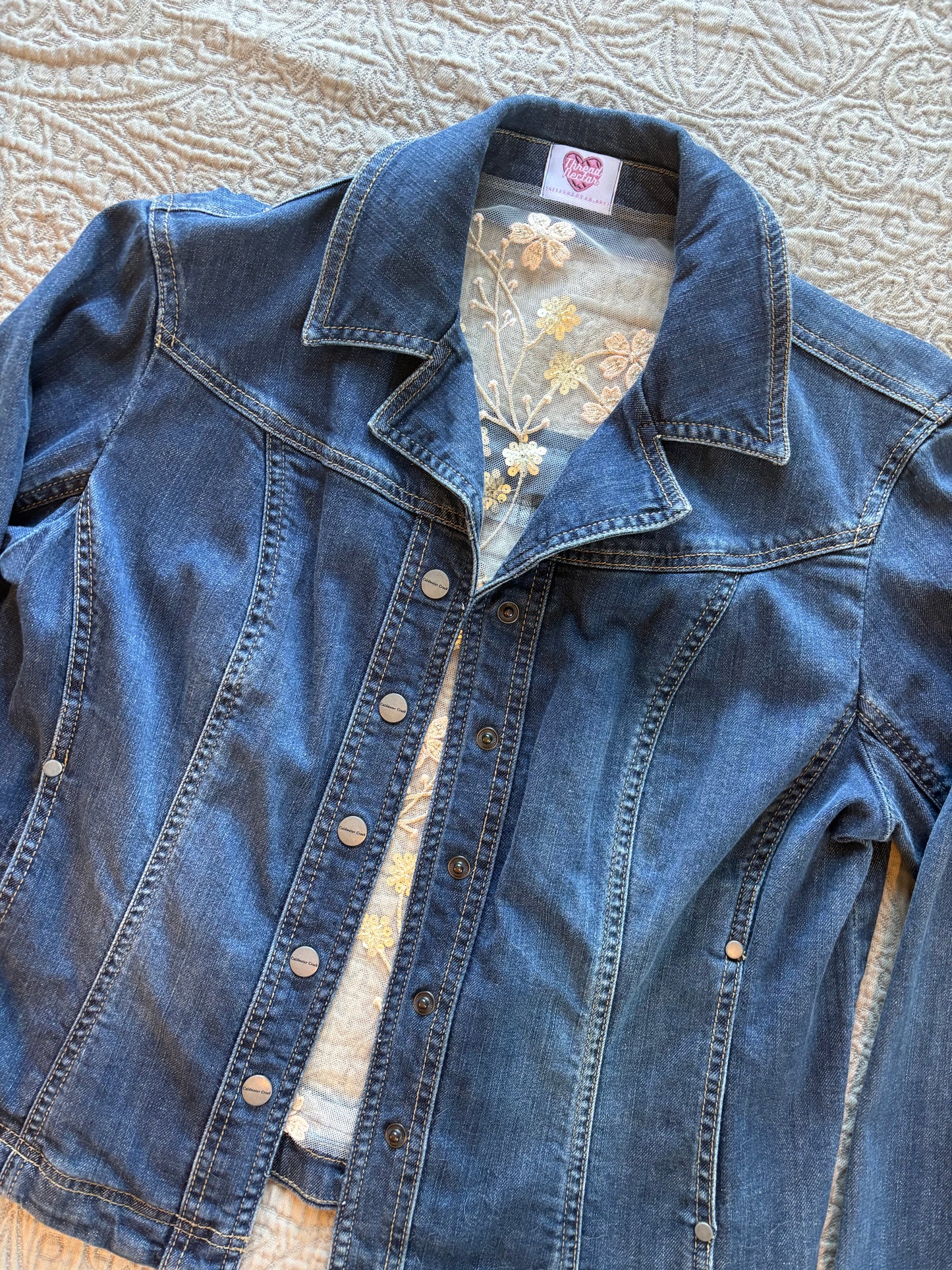 Tan Vines Dark-Wash Denim Jacket [L]