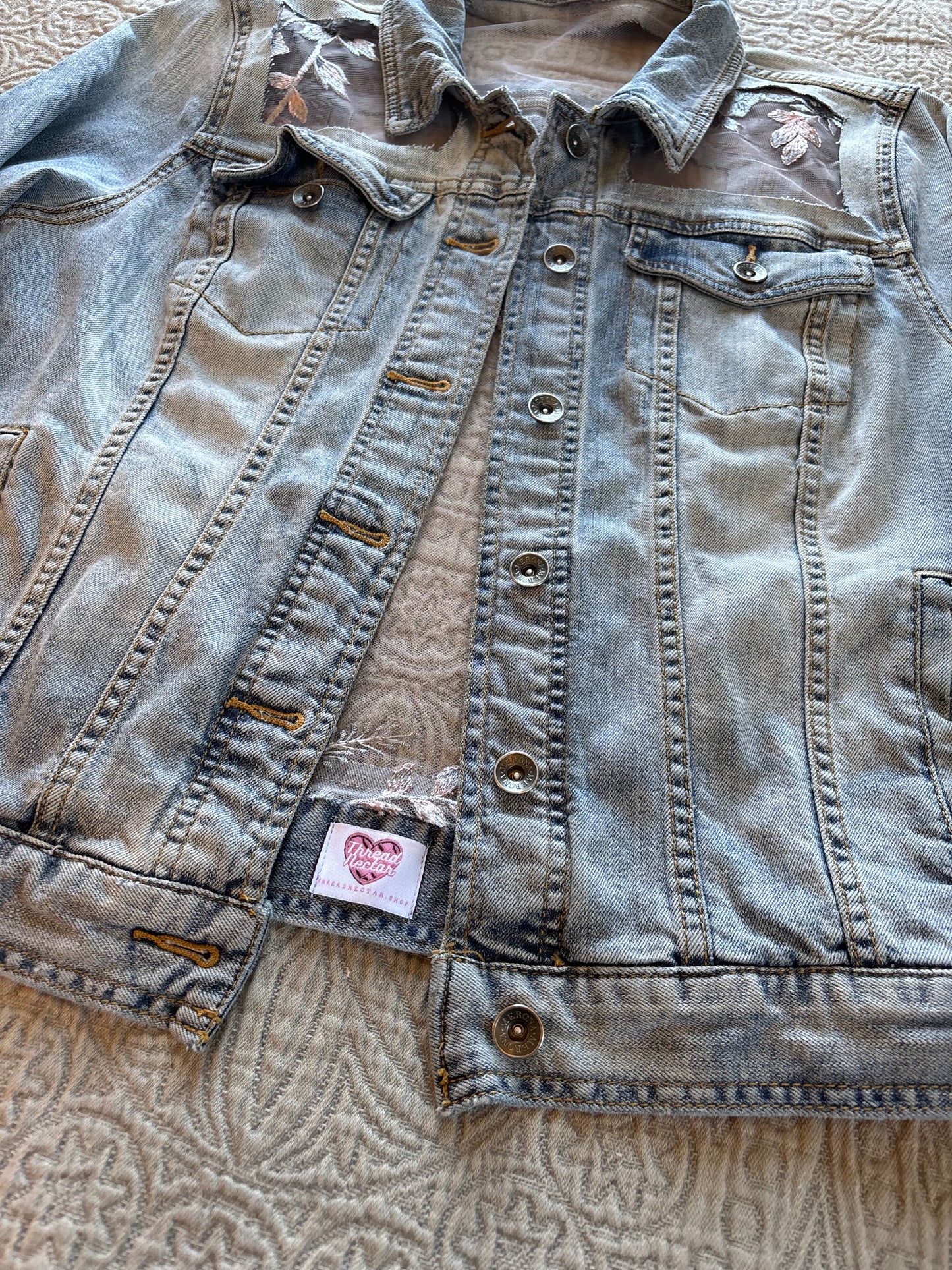 Silver Floral Light-Wash Denim Jacket [XL]