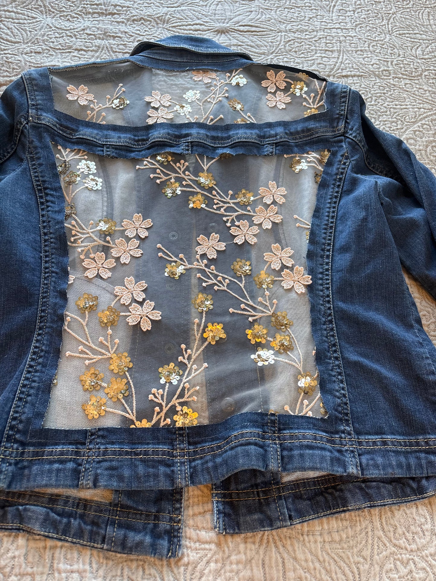 Tan Vines Dark-Wash Denim Jacket [L]