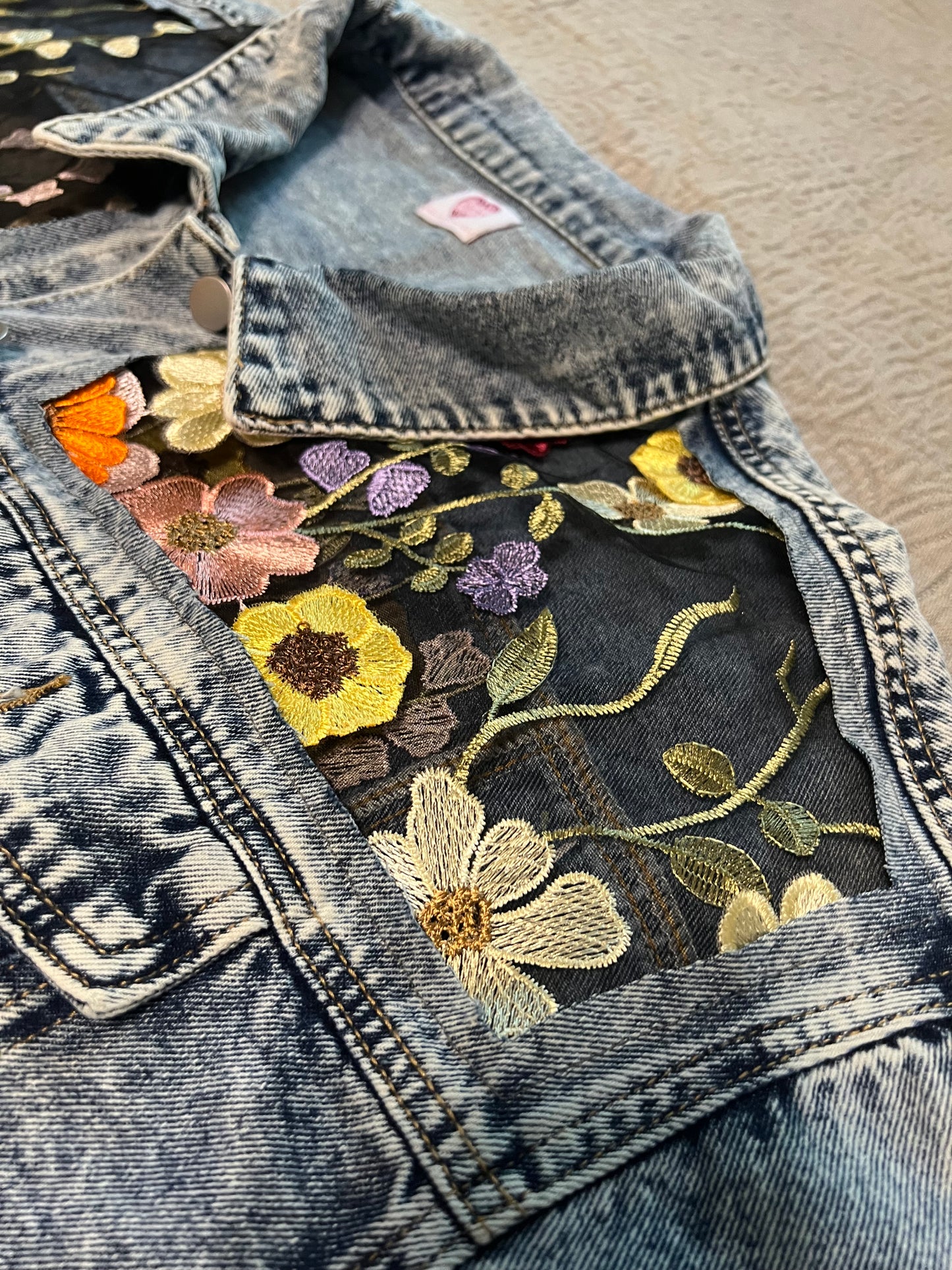 Acid Wash Cropped Denim Wildflowers Jacket [4X]