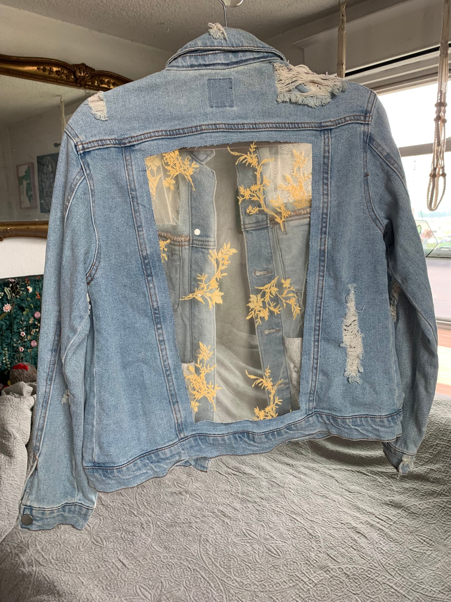 Distressed Denim Yellow Vines [M]