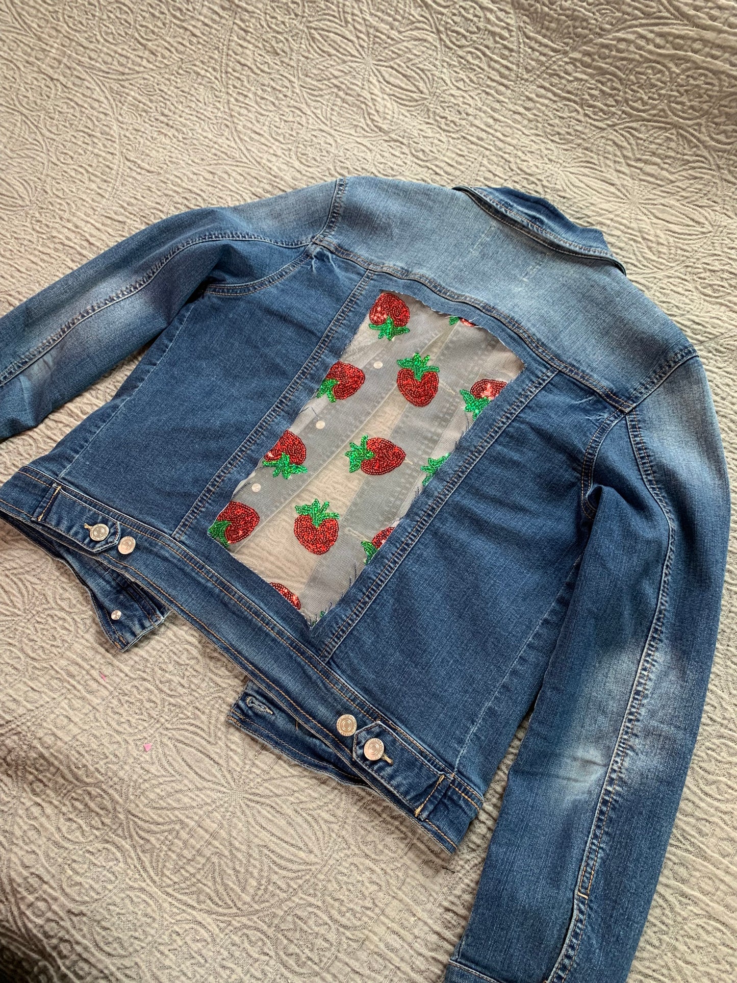 Denim Sequin Strawberries [L]